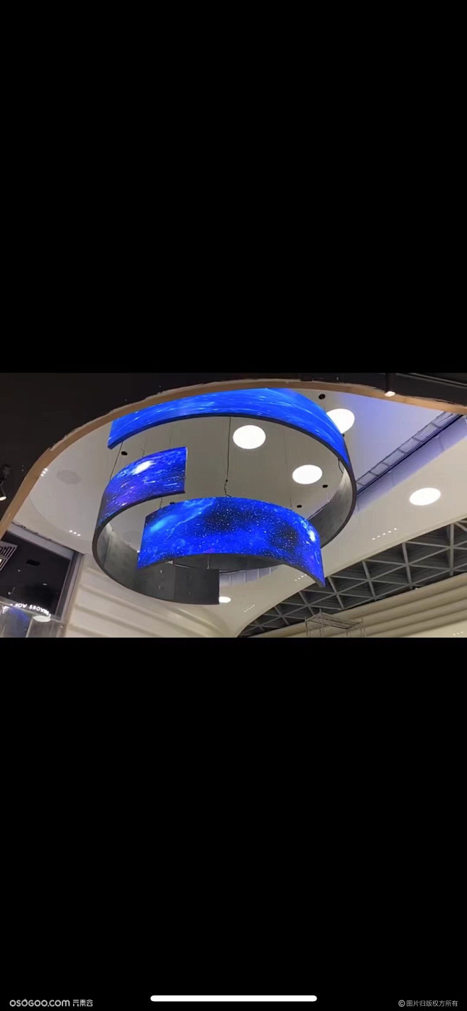 創(chuàng)意無(wú)限 LED異形屏的視覺盛宴——從波浪屏到飄帶屏的柔性軟模組技術(shù)解析